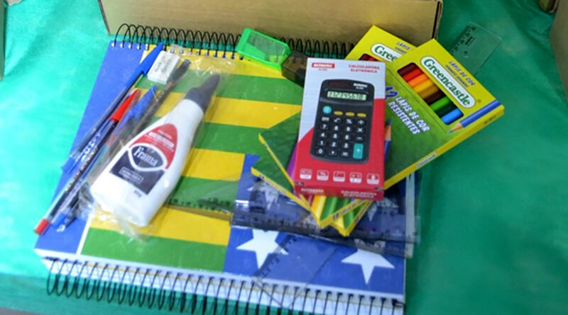Governo de Goiás entrega Kits Escolares para escolas estaduais.