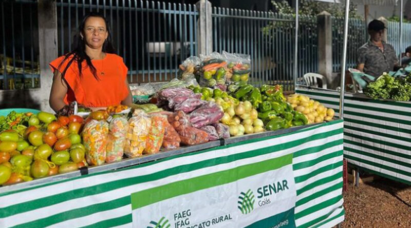 Sexta-feira foi dia de comprar verduras e legumes de qualidade dos produtores rurais ocidentalenses