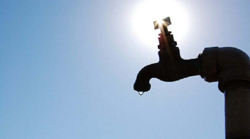 Falta de água durante elevada onda de calor castiga moradores do bairro Dom Bosco, em Cidade Ocidental