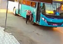 Homem morre ao tentar embarcar em ônibus e cair embaixo do veículo, em Novo Gama