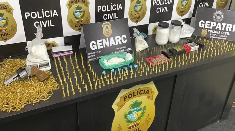 Traficante pula de sobrado, quebra perna e é preso com 3 kg de cocaína, em Cidade Ocidental