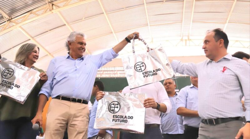 Pábio e Caiado inauguram Escola do Futuro Paulo Renato de Souza em Valparaíso de Goiás