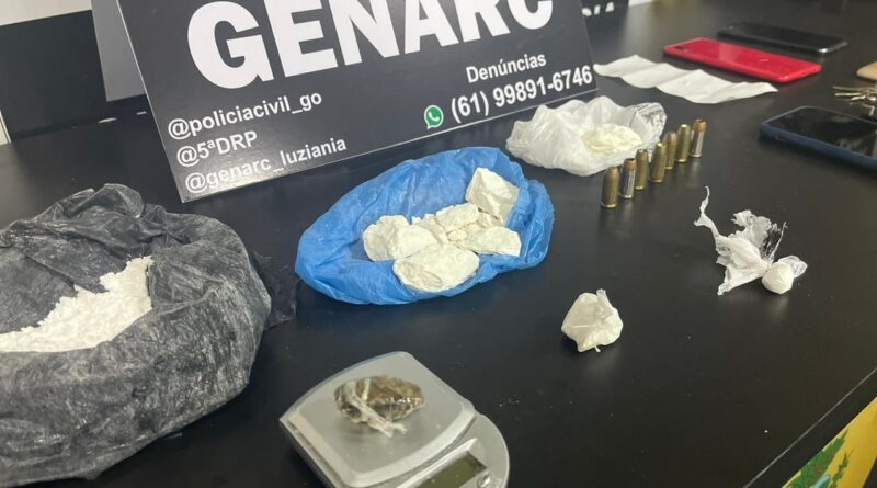 Com a boca na botija: Homem é preso no momento em que vendia drogas, em Cidade Ocidental