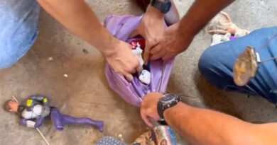 Mãe e filho são presos com droga escondida em sacola de brinquedos, em Cidade Ocidental