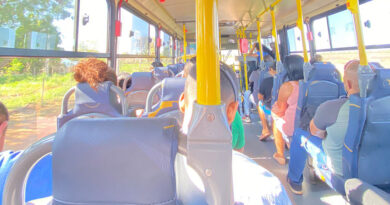 Passageiros pedem cortinas em ônibus sem ar-condicionado por conta do calor intenso