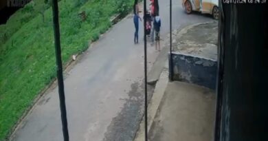 Vídeo flagra mulher com criança sendo assaltada por carro suspeito em Novo Gama