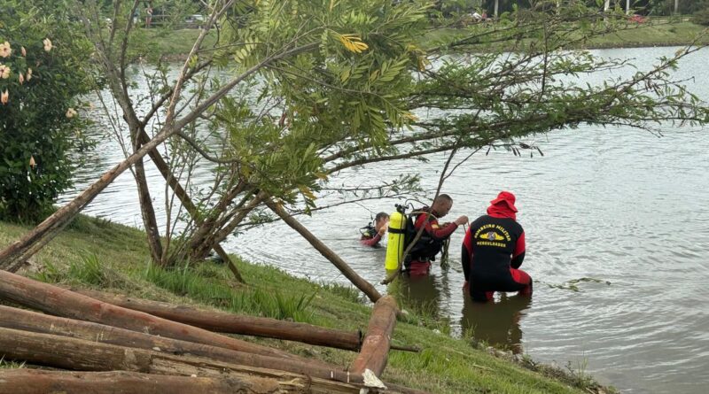 Mergulhadores do Corpo de Bombeiros descartam hipótese de carro dentro do Lago Jacob, em Cidade Ocidental