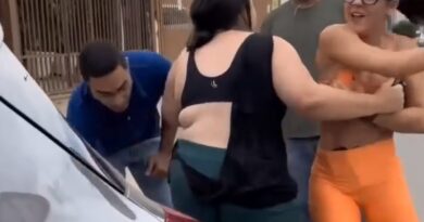 Influencer é flagrada agredindo a mãe em disputa familiar e ganha liberdade provisória