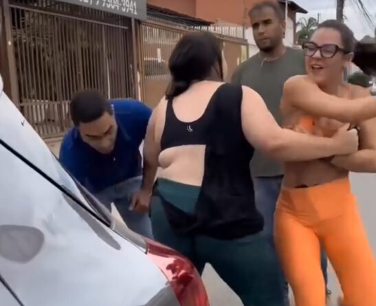 Influencer é flagrada agredindo a mãe em disputa familiar e ganha liberdade provisória