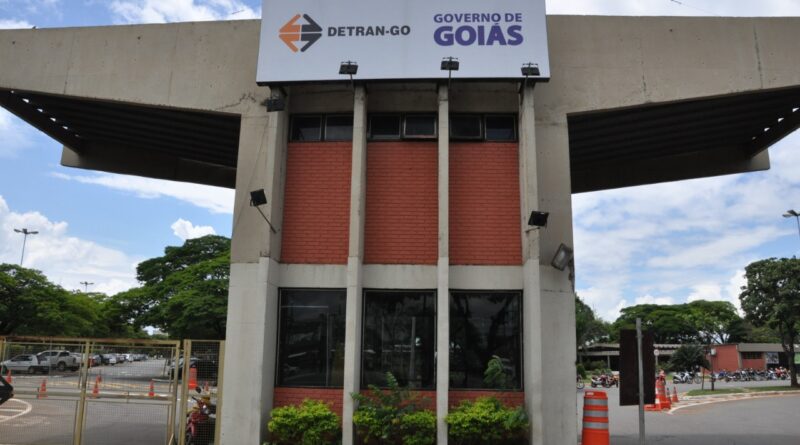 Alego aprova aumento de impostos para veículos retidos pelo Detran-GO; valor diário pode chegar a R$ 33