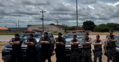 Ação integrada das forças de segurança recupera veículo roubado e apreende armas após troca de tiros no bairro Ipanema.