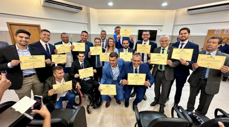 Lulinha Viana e vereadores eleitos são diplomados em Cidade Ocidental