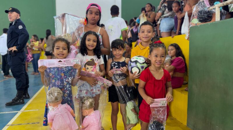 Milhares de brinquedos são distribuídos em ação do Natal do Bem em Luziânia