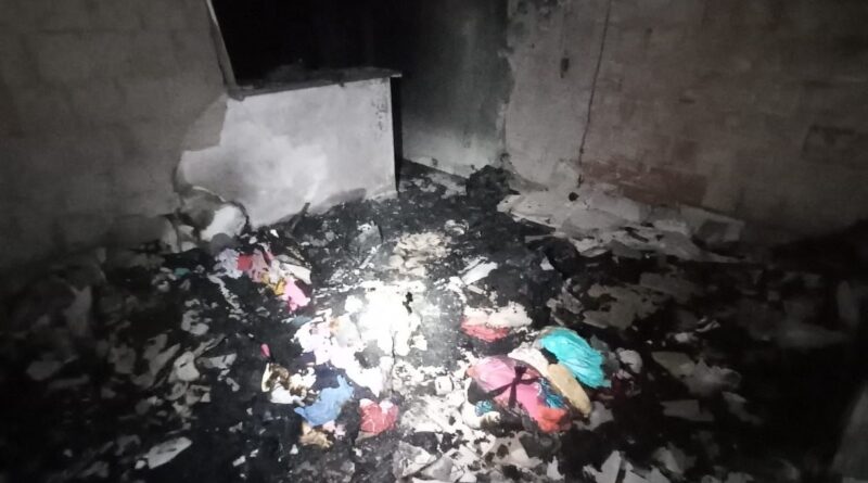 Moradora de Luziânia tem casa incendiada após acidente com vela por falta de energia elétrica