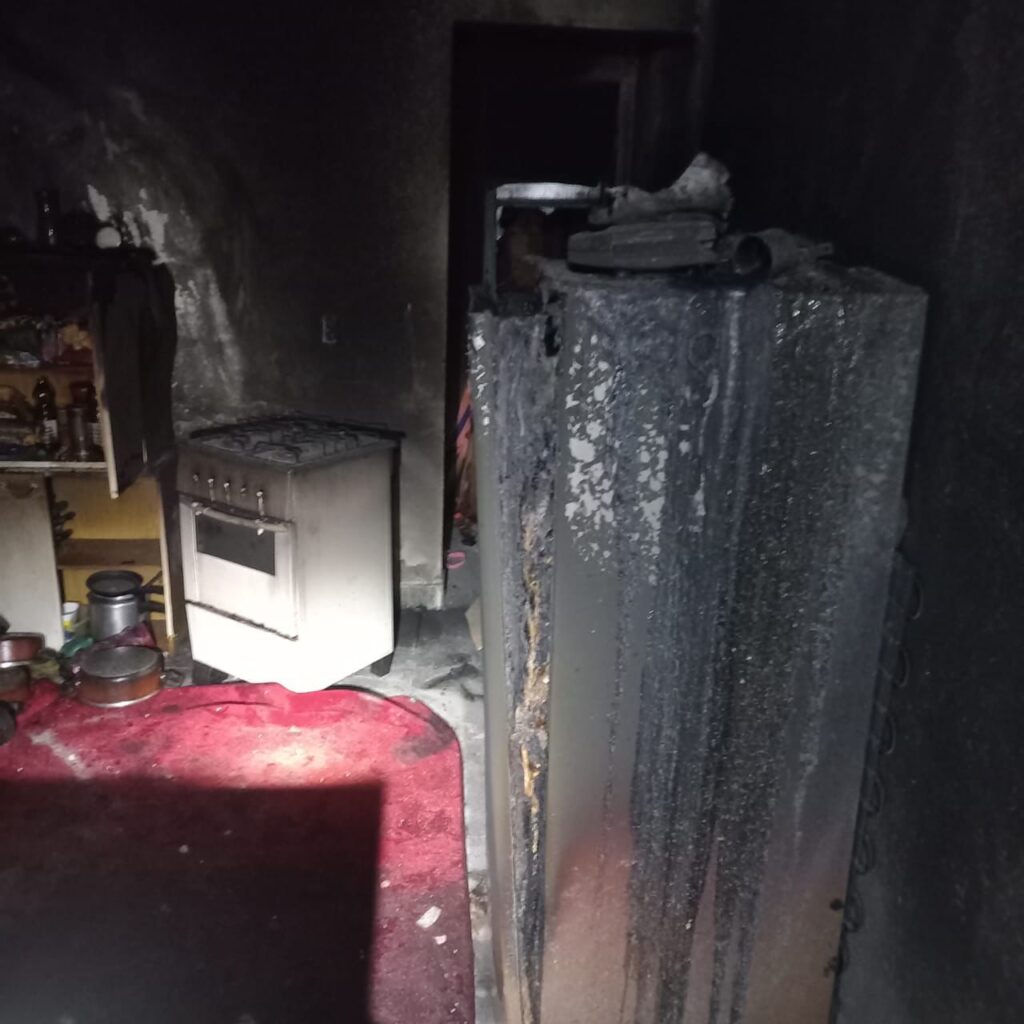 Moradora de Luziânia tem casa incendiada após acidente com vela por falta de energia elétrica