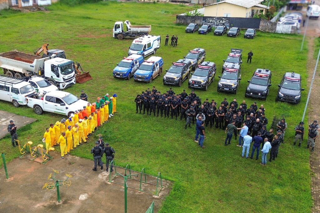 Detentos participam de limpeza urbana em Valparaíso de Goiás