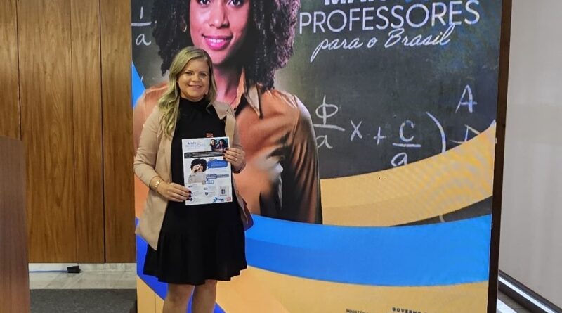 Professora de Luziânia representa o Município no lançamento do Programa Mais Professores em Brasília