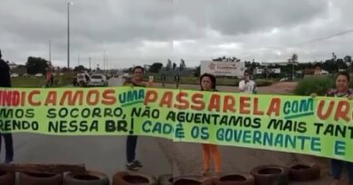 Pedidos de socorro aos governantes: população realiza manifestação na BR-040 cobrando passarelas