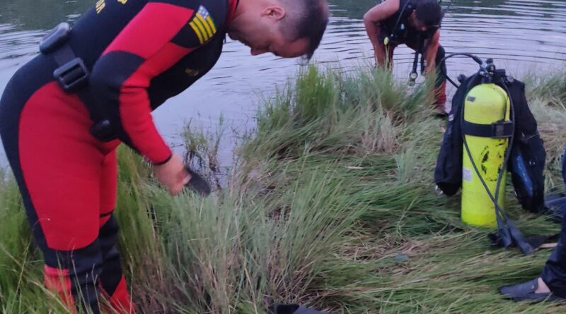 Bombeiros militares de Goiás fizeram buscas e localizaram o corpo da vítima no Lago Corumbá - (crédito: CBMGO)