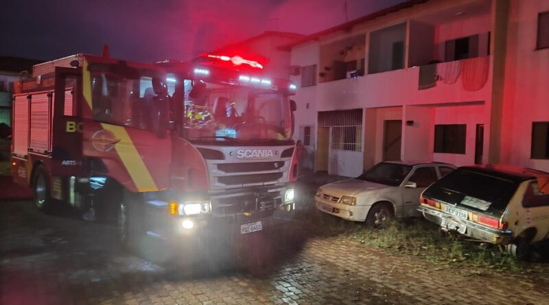 Incêndio atinge apartamento no bairro Mansões de Recreio Estrela Dalva III, em Cidade Ocidental