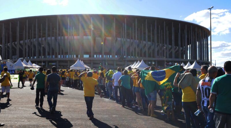 Jogo Brasil x Colômbia terá 40 vagas de ambulantes