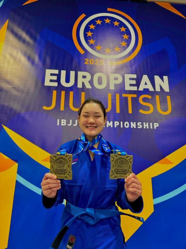 : Eyshila Sousa, de Formosa exibe medalhas de jiu-jitsu (Foto: Divulgação)