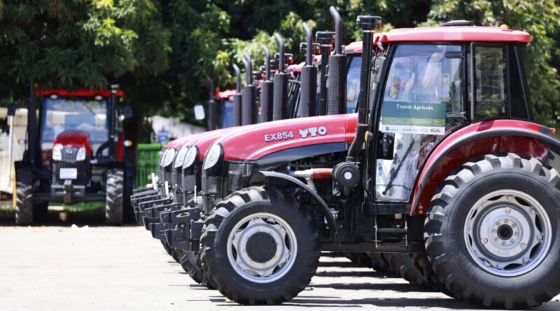 Goiás investe na produção rural e entrega maquinário agrícola no Entorno