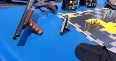 Dupla é presa pelo 20º BPM com armas e veículo roubado no Valparaíso
