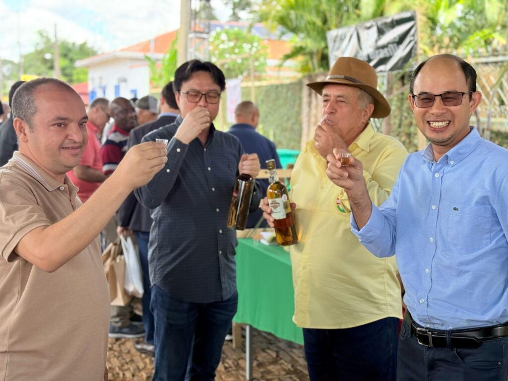 Festival da Cachaça, moda inspirada no Cerrado e sabores regionais encantam representantes de 10 países em Alexânia, aproximando o mundo da identidade cultural goiana
