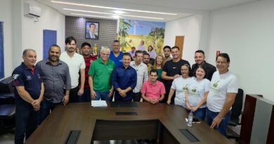 Pacote de leis sancionado por Lulinha Viana traz reajuste salarial e novos benefícios para servidores públicos municipais