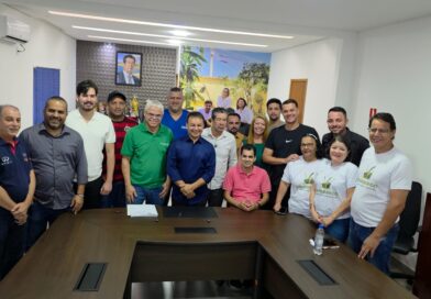 Pacote de leis sancionado por Lulinha Viana traz reajuste salarial e novos benefícios para servidores públicos municipais