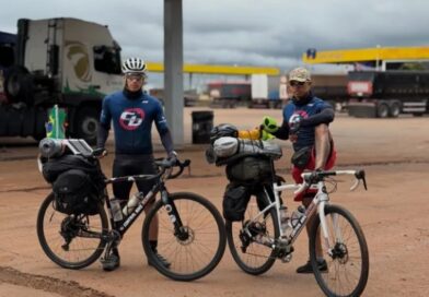 Influenciadores que saíram de Valparaíso de Goiás chegam ao Paraguai de bicicleta rumo ao Chile