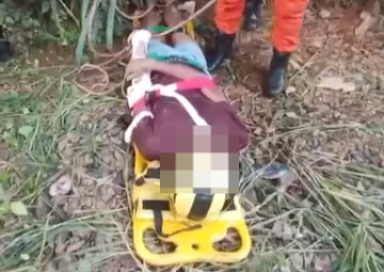 Homem cai de ponte e é salvo de trilhos minutos antes de passagem de trem em Luziânia Homem cai de ponte e é salvo de trilhos minutos antes de passagem de trem em Luziânia