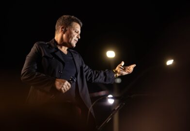 Eduardo Costa encerra Rodeio Show de Novo Gama com arena lotada