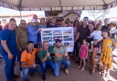 Novo Gama: Ordem de serviço para construção de ginásio de esportes parado há quase 12 anos é assinada Novo Gama: Ordem de serviço para construção de ginásio de esportes parado há quase 12 anos é assinada