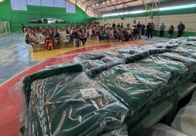 Prefeitura de Luziânia realiza distribuição de cobertores em ação conjunta com a OVG Prefeitura de Luziânia realiza distribuição de cobertores em ação conjunta com a OVG