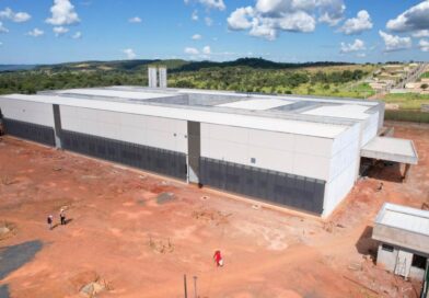 Arruda e Carlinhos do Mangão visitam obras do Hospital Municipal de Novo Gama e destaca integração entre DF e Entorno
