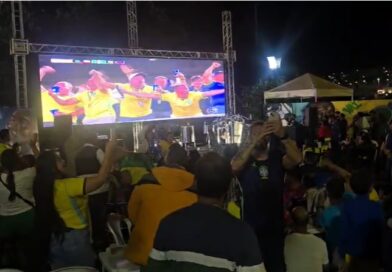 Torcedores lotam Orla do Lago Jacob para acompanhar vitória do Brasil em Cidade Ocidental