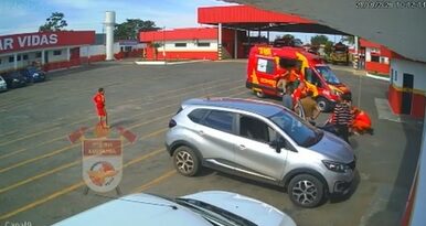 Idoso sofre parada cardíaca e é levado para o quartel Corpo de Bombeiros