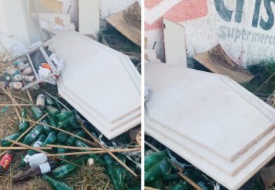 Caixão é descartado irregularmente em lote ao lado de hospital em Cidade Ocidental, e SMLU identifica responsável