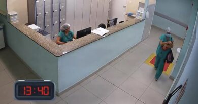 Técnica de enfermagem é presa ao tentar sair de maternidade com recém-nascida na bolsa Técnica de enfermagem é presa ao tentar sair de maternidade com recém-nascida na bolsa