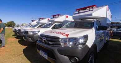 Prefeitura de Novo Gama entrega 18 veículos e maquinários para reforçar serviços públicos Prefeitura de Novo Gama entrega 18 veículos e maquinários para reforçar serviços públicos