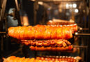 O maior festival gastronômico do Brasil, Torresmofest, está de volta a Valparaíso, e com edição especial “Lendas do Rock”