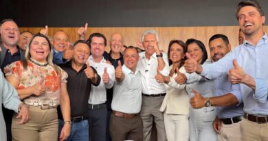 Caiado e Arruda participam de encontro com prefeitos do Entorno e defendem integração entre DF e Goiás Caiado e Arruda participam de encontro com prefeitos do Entorno e defendem integração entre DF e Goiás