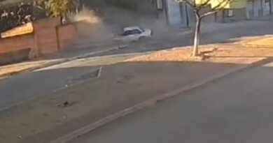 Motorista perde o controle de veículo, destrói muro de residência e mobiliza bombeiros em Luziânia
