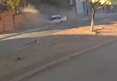 Motorista perde o controle de veículo, destrói muro de residência e mobiliza bombeiros em Luziânia