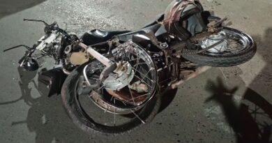 Motociclista é arremessado após batida na GO-520, em Novo Gama Motociclista é arremessado após batida na GO-520, em Novo Gama
