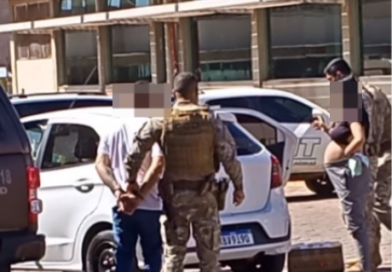 Homem e uma mulher grávida são presos com 50 kg de maconha em operação policial no Entorno do DF Homem e uma mulher grávida são presos com 50 kg de maconha em operação policial no Entorno do DF