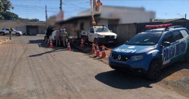 Dona de açougue é presa em flagrante por furto de energia em Luziânia Dona de açougue é presa em flagrante por furto de energia em Luziânia