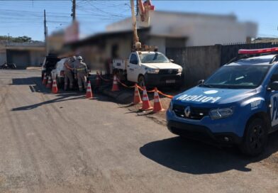 Dona de açougue é presa em flagrante por furto de energia em Luziânia Dona de açougue é presa em flagrante por furto de energia em Luziânia